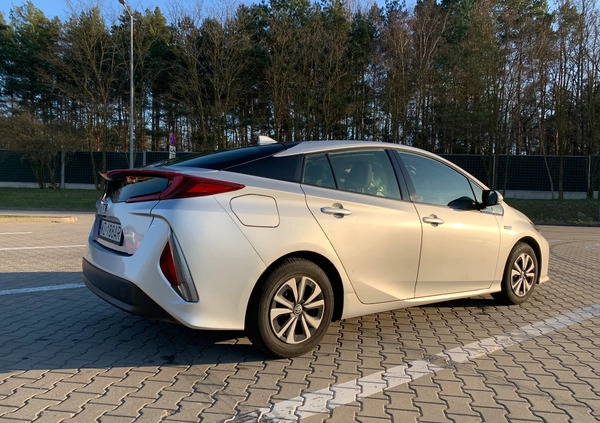 Toyota Prius cena 79000 przebieg: 79000, rok produkcji 2018 z Łomianki małe 667